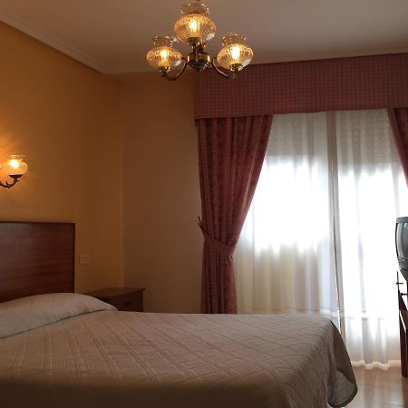 Hotel Restaurante Derby Карбалино Екстериор снимка