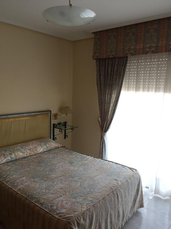 Hotel Restaurante Derby Карбалино Стая снимка