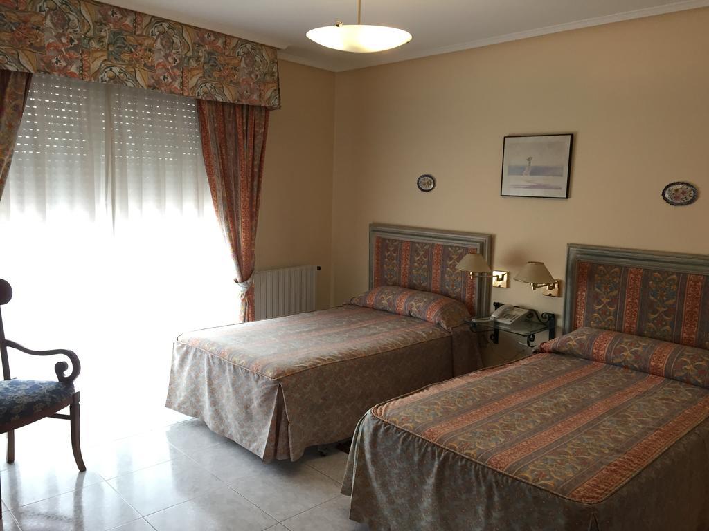 Hotel Restaurante Derby Карбалино Екстериор снимка