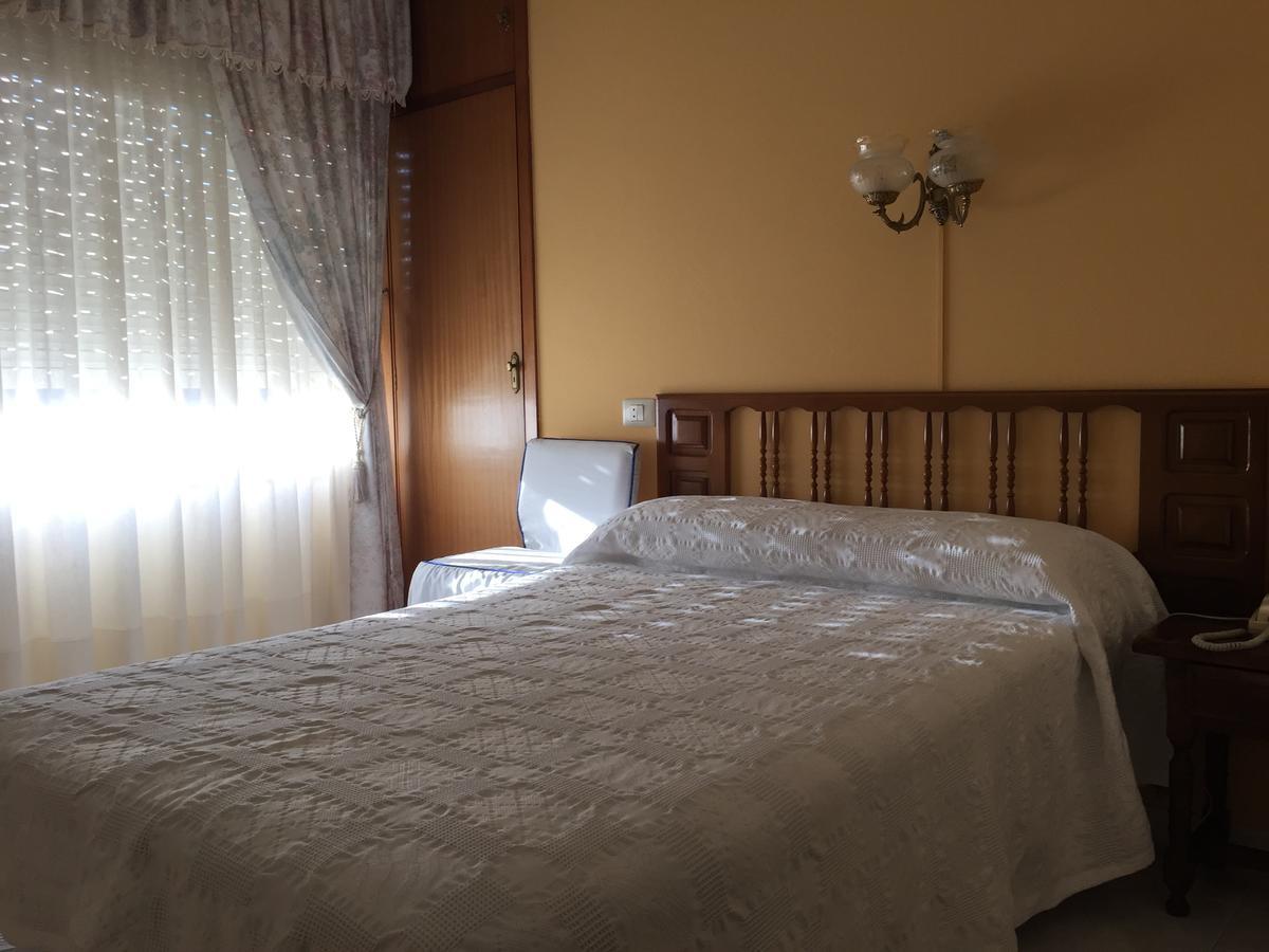 Hotel Restaurante Derby Карбалино Екстериор снимка