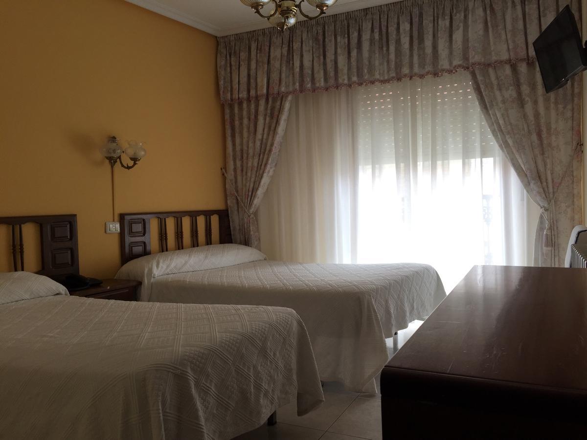 Hotel Restaurante Derby Карбалино Екстериор снимка