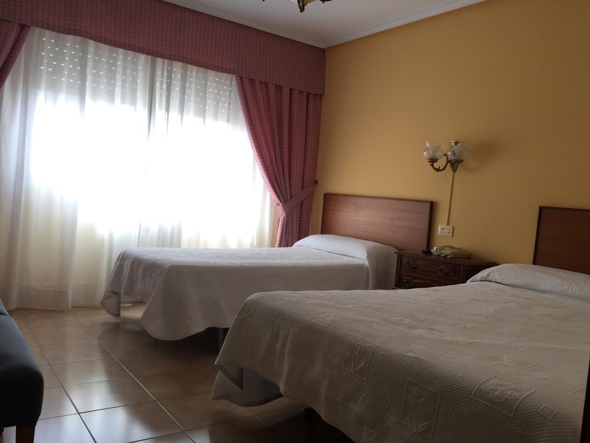 Hotel Restaurante Derby Карбалино Екстериор снимка