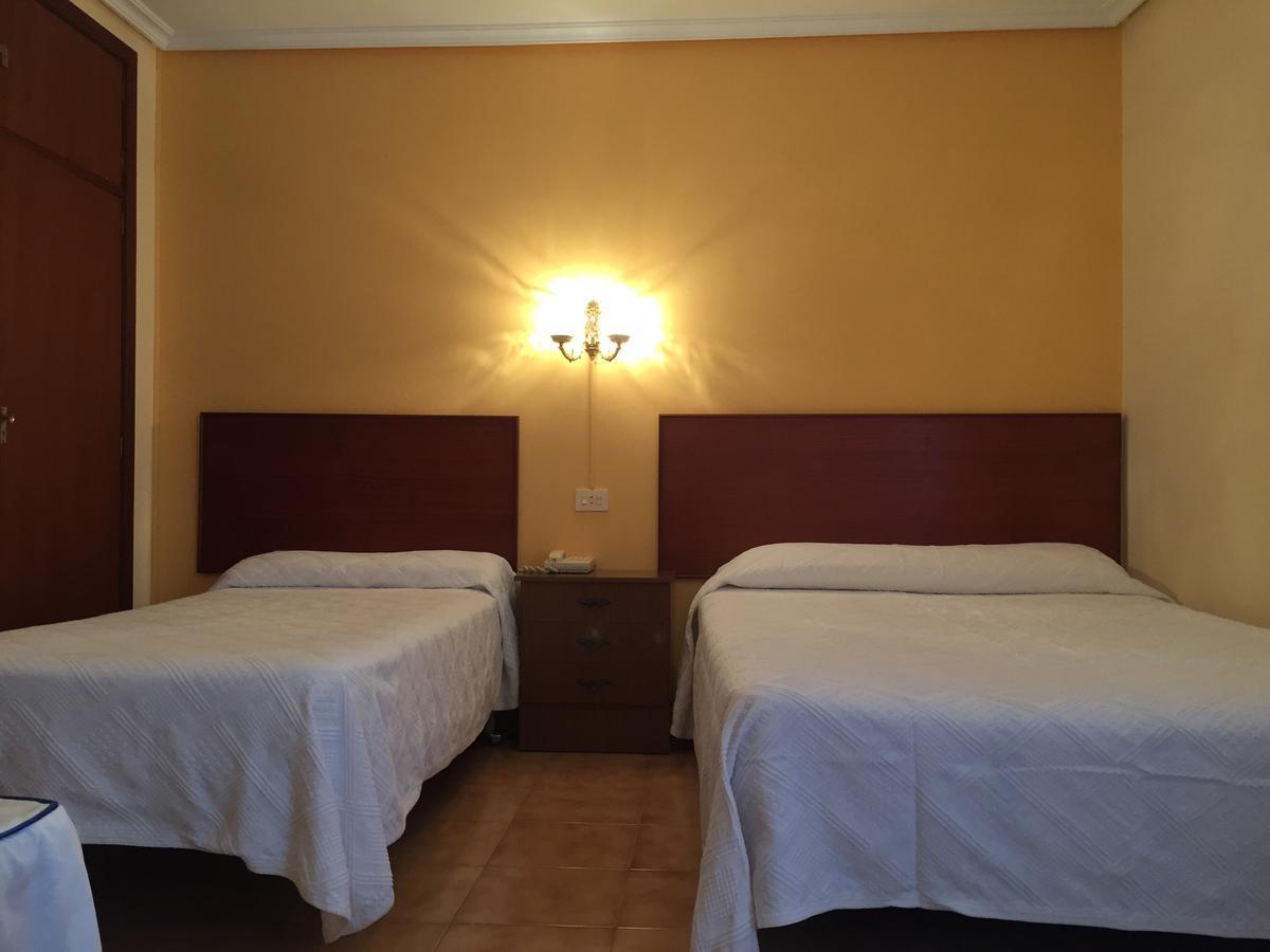 Hotel Restaurante Derby Карбалино Екстериор снимка