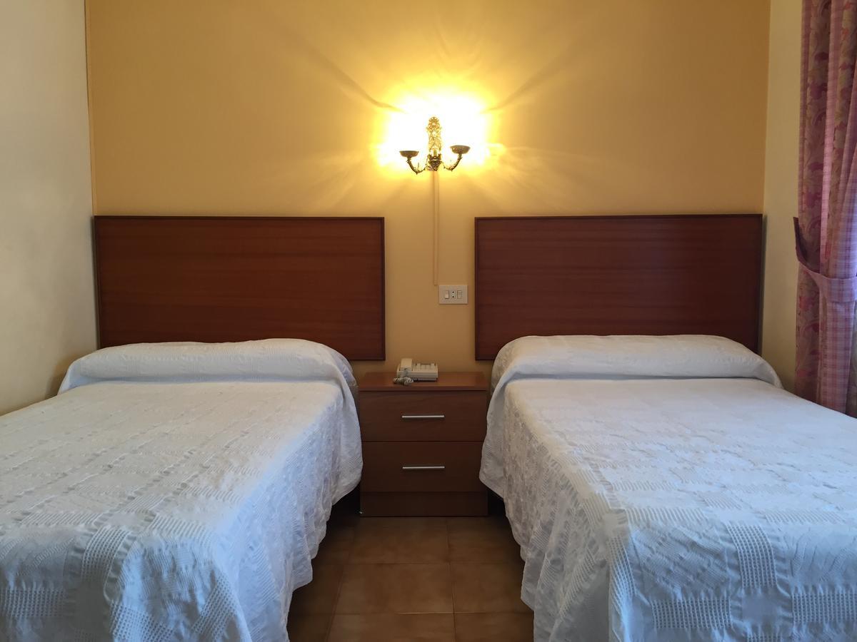 Hotel Restaurante Derby Карбалино Екстериор снимка