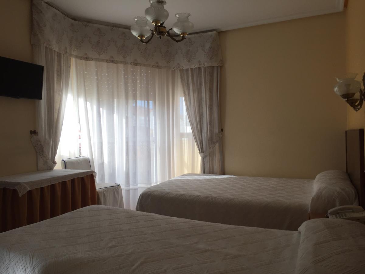 Hotel Restaurante Derby Карбалино Екстериор снимка