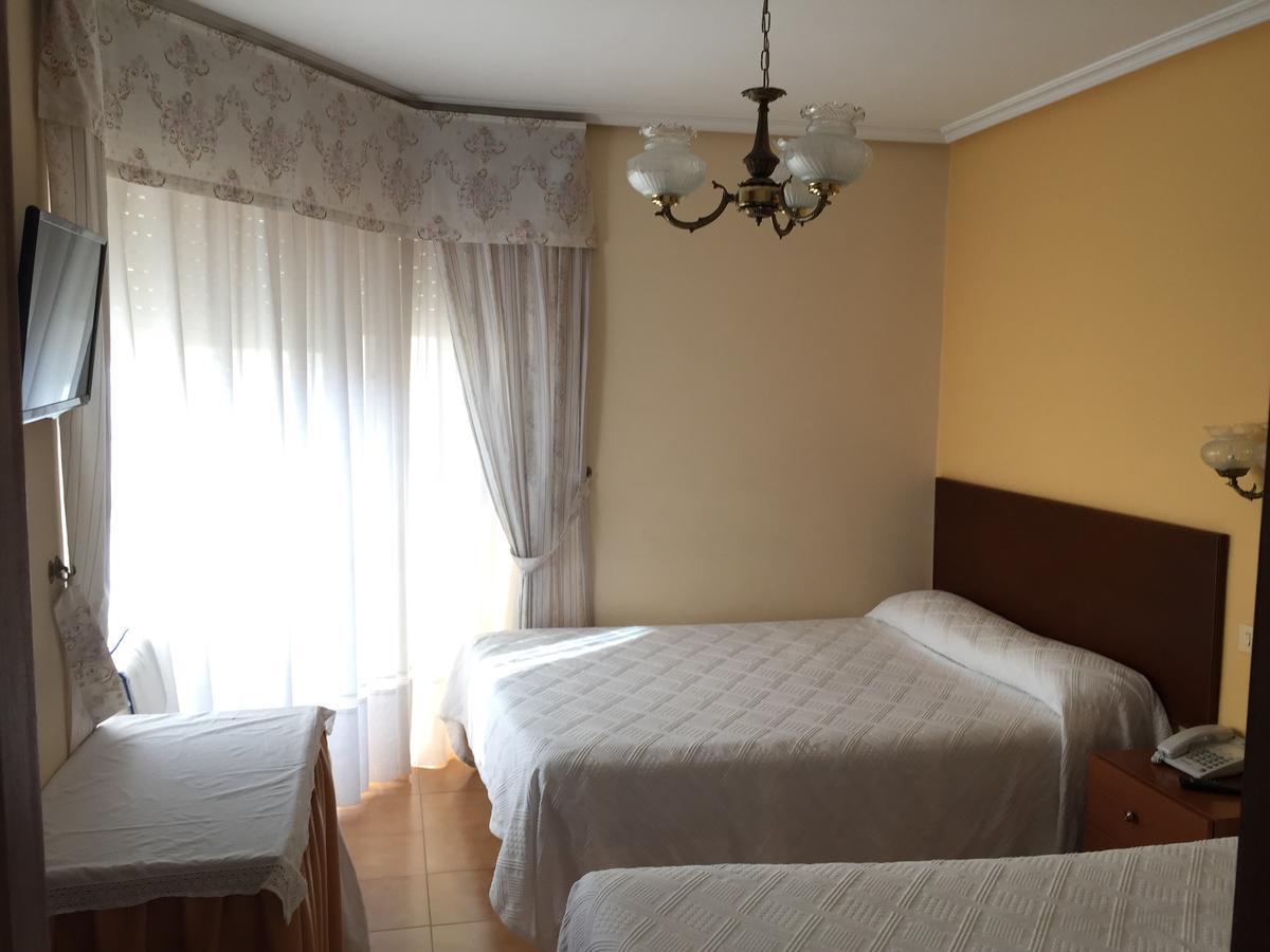 Hotel Restaurante Derby Карбалино Екстериор снимка