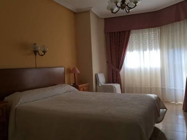 Hotel Restaurante Derby Карбалино Екстериор снимка